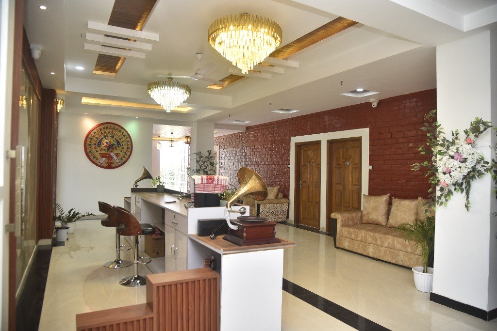 Hotel Reception & Lobby Lounge